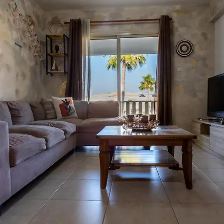 Poolside Family Comfort Aglantzia