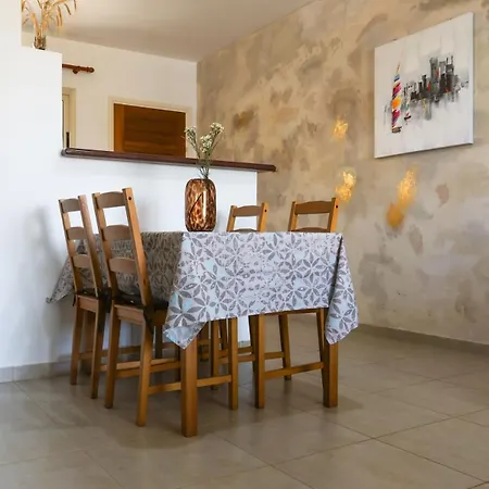 Poolside Family Comfort Lejlighed Aglantzia